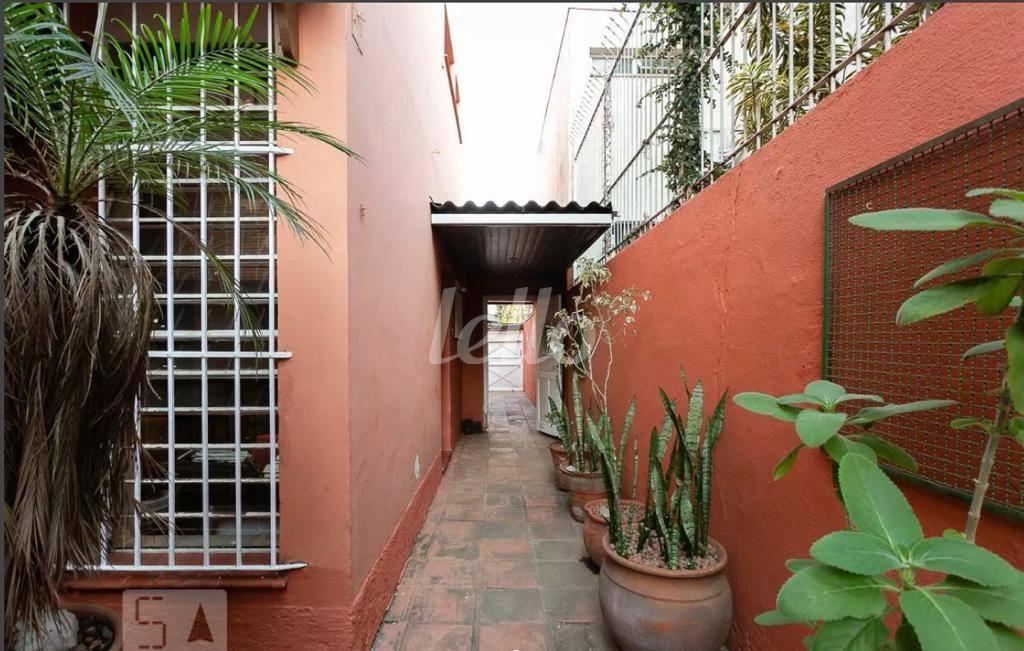 QUINTAL de Casa à venda, sobrado com 154 m², 4 quartos e 1 vaga em Jardins - São Paulo