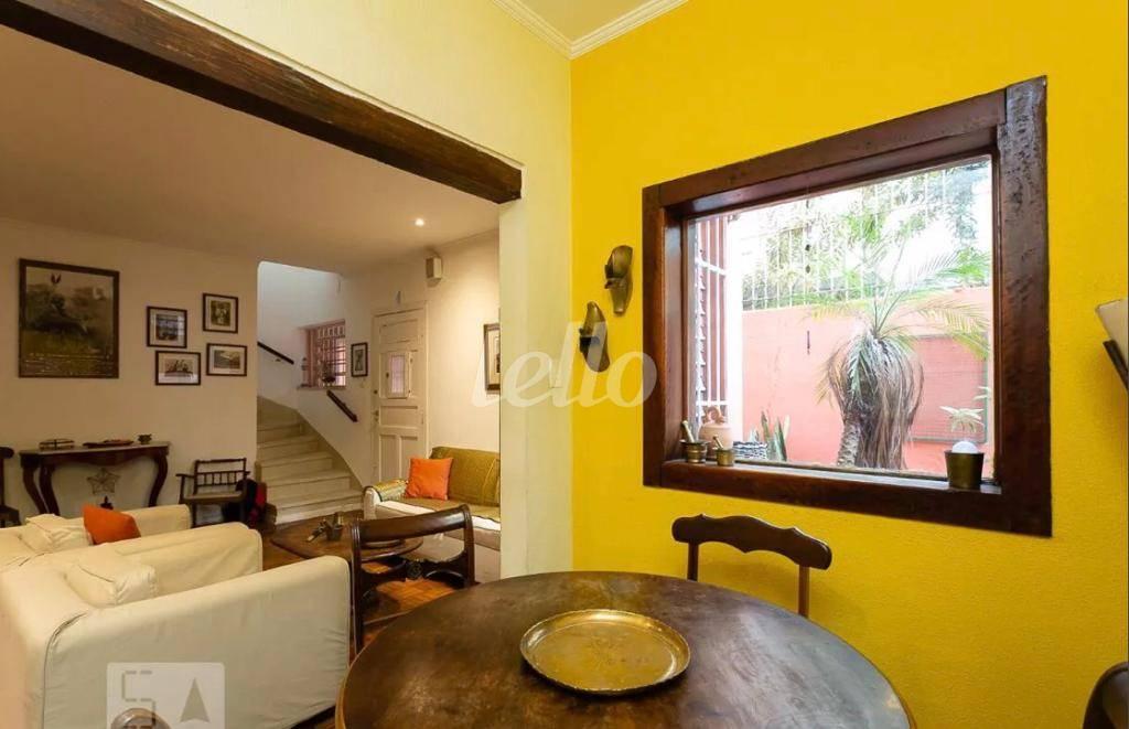 SALA de Casa à venda, sobrado com 154 m², 4 quartos e 1 vaga em Jardins - São Paulo