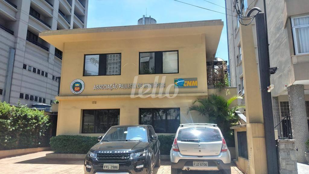 FACHADA de Casa para alugar, sobrado com 530 m², e 8 vagas em Itaim Bibi - São Paulo