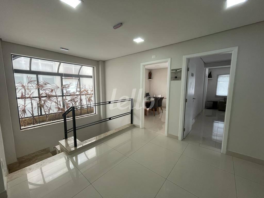 SALAS de Casa para alugar, sobrado com 530 m², e 8 vagas em Itaim Bibi - São Paulo