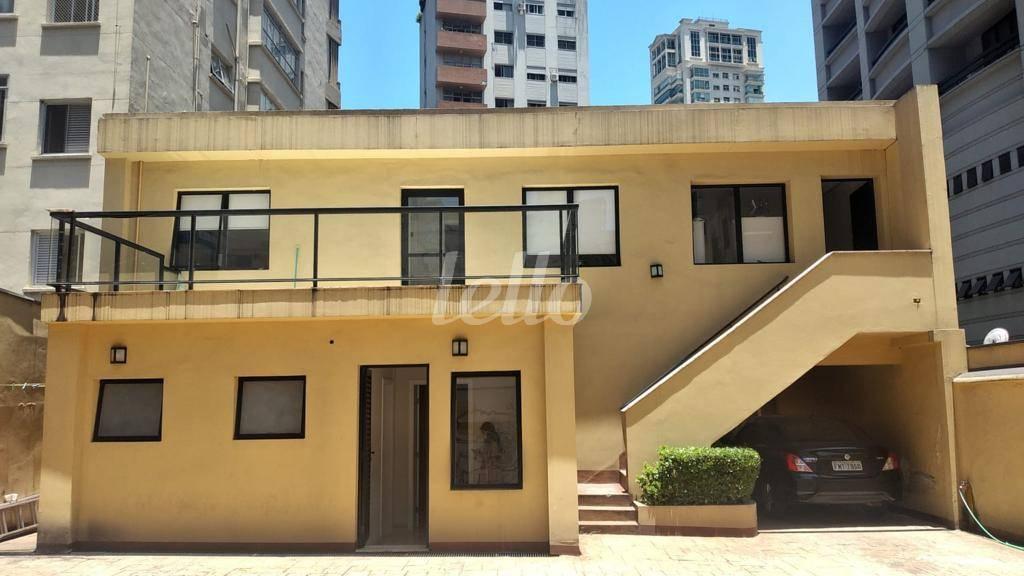 AREA EXTERNA de Casa para alugar, sobrado com 530 m², e 8 vagas em Itaim Bibi - São Paulo