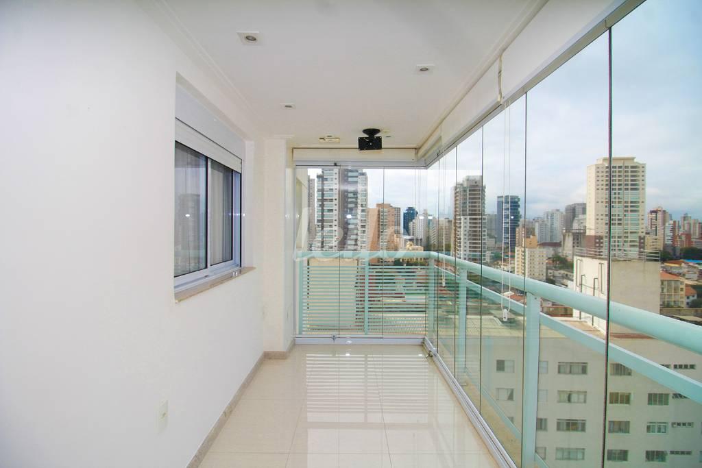 VARANDA GOURMET de Apartamento à venda, Padrão com 63 m², 1 quarto e 1 vaga em Vila Mariana - São Paulo