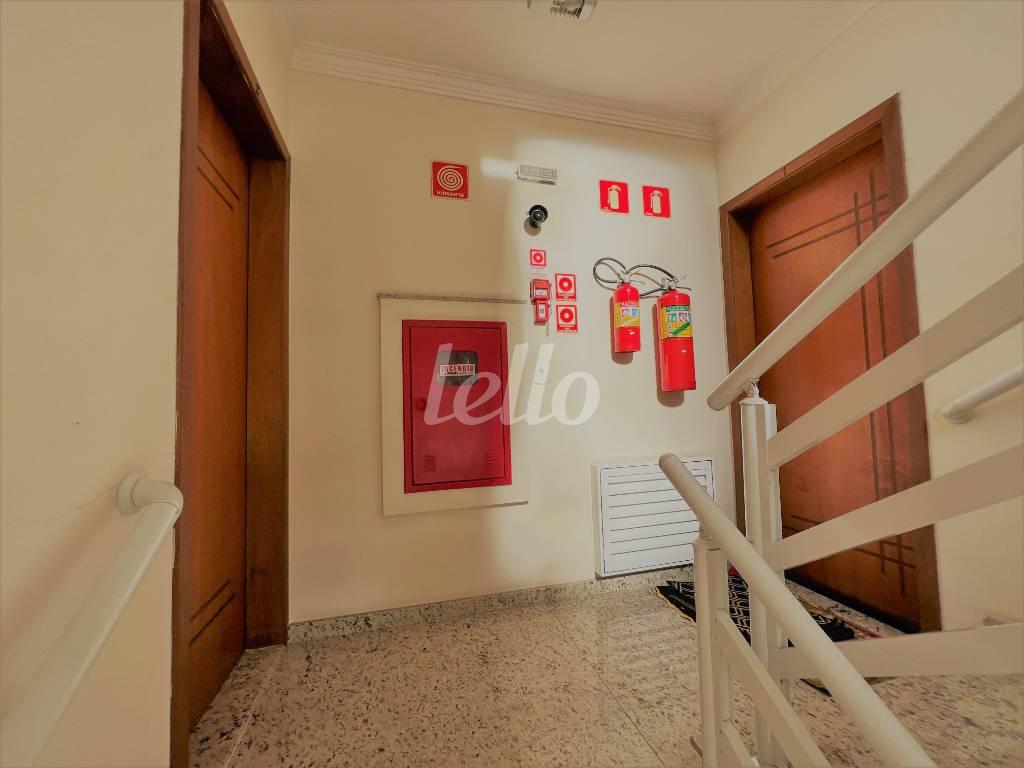 ESCADA de Apartamento à venda, Padrão com 71 m², 2 quartos e 1 vaga em Vila Príncipe de Gales - Santo André