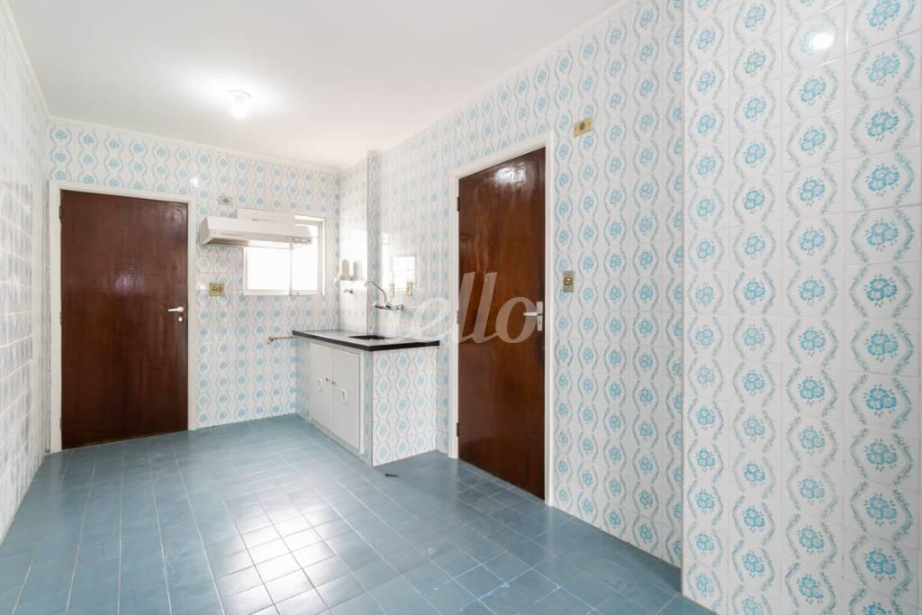 COZINHA de Apartamento para alugar, Padrão com 100 m², 3 quartos e 2 vagas em Pinheiros - São Paulo