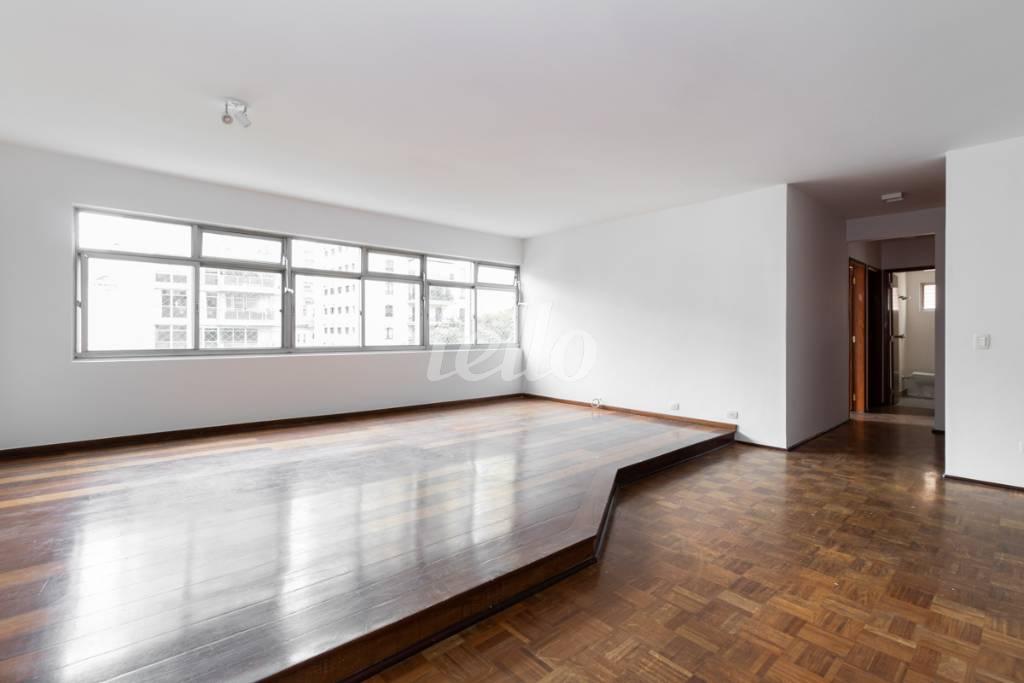 SALA de Apartamento para alugar, Padrão com 180 m², 4 quartos e 2 vagas em Santa Cecília - São Paulo