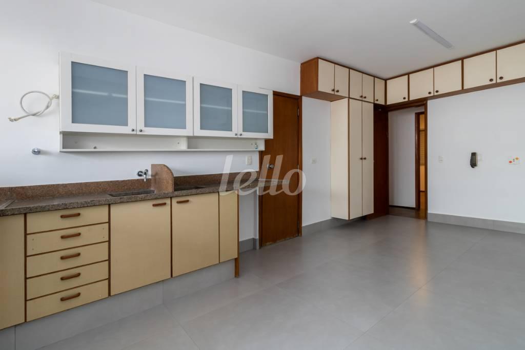 COZINHA de Apartamento para alugar, Padrão com 180 m², 4 quartos e 2 vagas em Santa Cecília - São Paulo