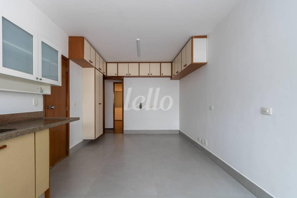 COZINHA de Apartamento para alugar, Padrão com 180 m², 4 quartos e 2 vagas em Santa Cecília - São Paulo