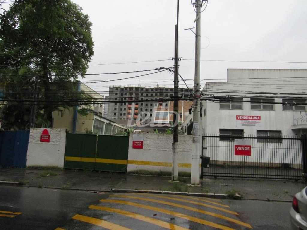 FRENTE de Galpão/Armazém à venda, Padrão com 1500 m², e 6 vagas em Jardim Caravelas - São Paulo