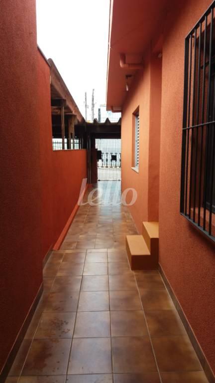 CORREDOR EXTERNO de Casa à venda, térrea com 144 m², 3 quartos e 2 vagas em Vila Sacadura Cabral - Santo André