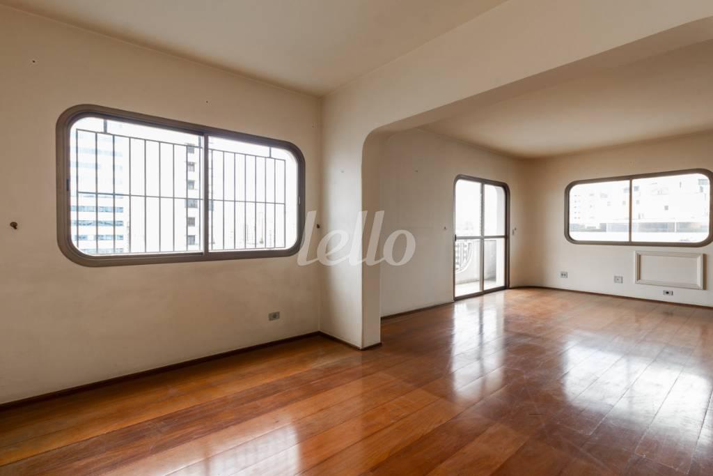 SALA 2 de Apartamento à venda, Padrão com 301 m², 4 quartos e 4 vagas em Campo Belo - São Paulo