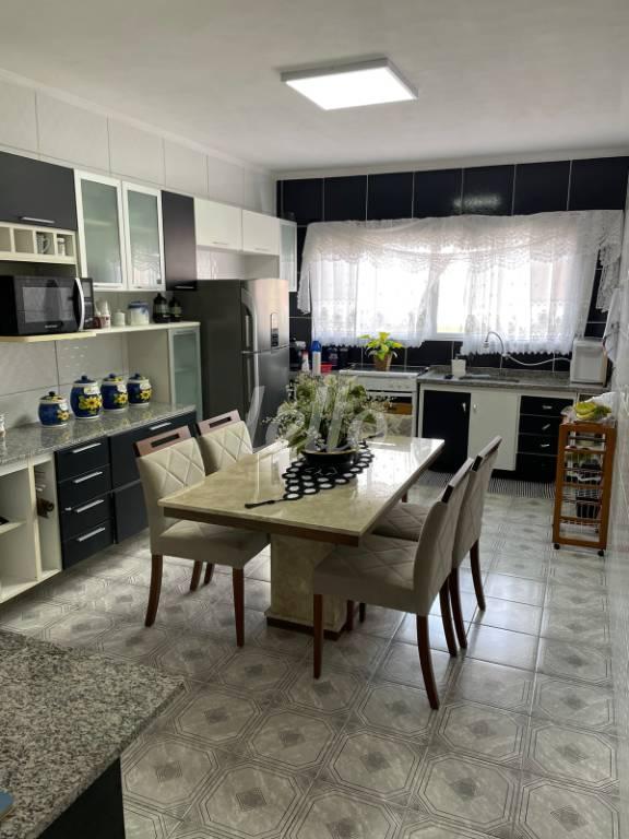 7 de Casa à venda, sobrado com 180 m², 3 quartos e 2 vagas em Jardim Santa Mena - Guarulhos