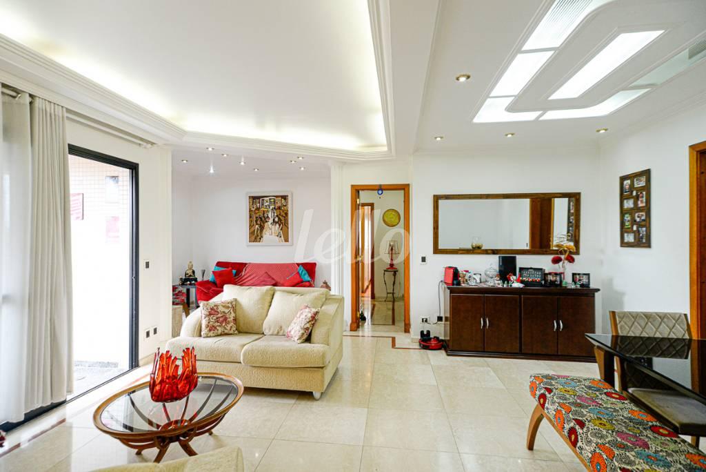 SALA PARA DOIS AMBIENTES de Apartamento à venda, Padrão com 137 m², 3 quartos e 3 vagas em Tatuapé - São Paulo