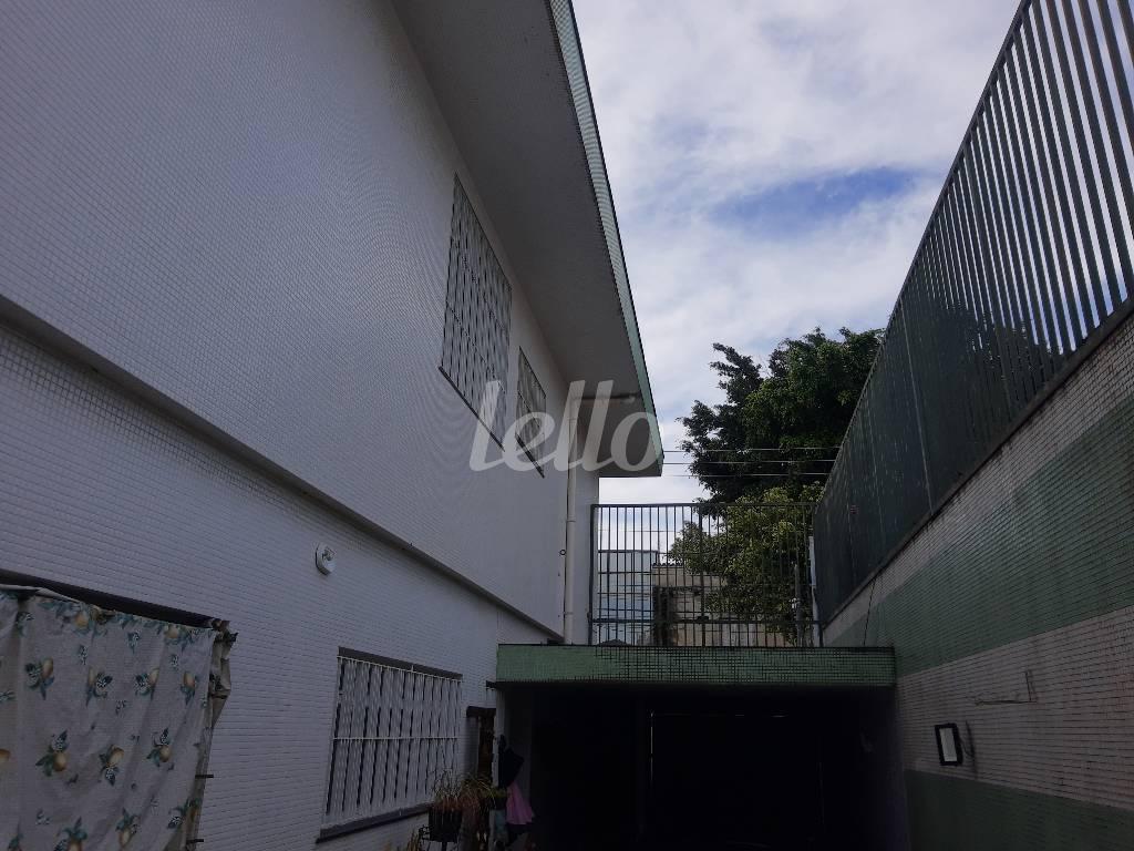 ENTRADA LATERAL de Casa à venda, sobrado com 253 m², 3 quartos e 6 vagas em Maranhão - São Paulo