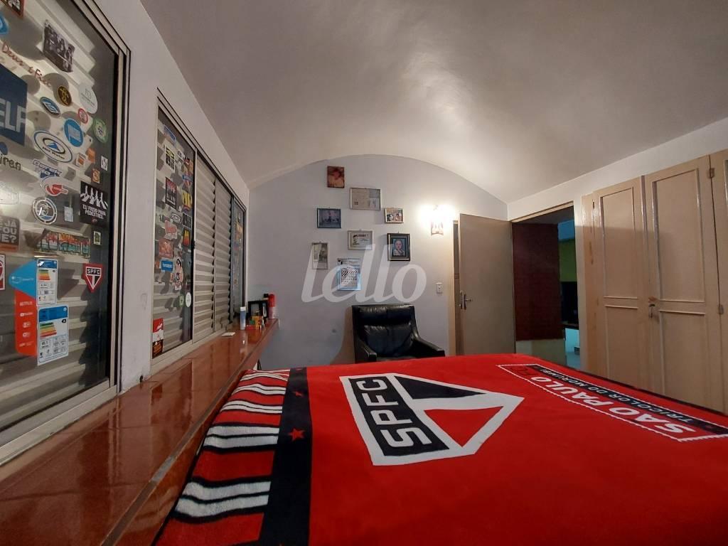 QUARTO A SUITE de Casa à venda, assobradada com 264 m², 4 quartos e 2 vagas em Vila Aurora - São Paulo