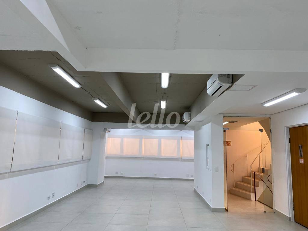 SALA COML de Sala / Conjunto à venda, Padrão com 190 m², e 1 vaga em Jardim Paulista - São Paulo