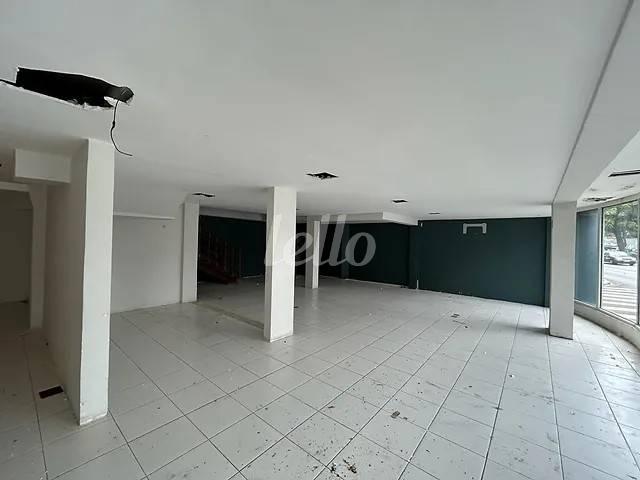 TERREO de Loja para alugar, Padrão com 706 m², e 12 vagas em Vila Olímpia - São Paulo