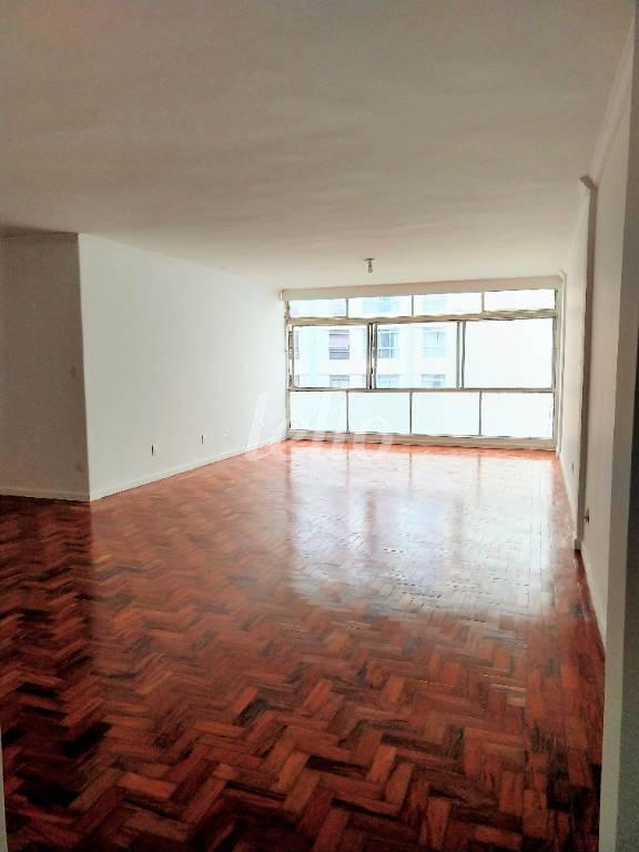 SALA de Apartamento à venda, Padrão com 120 m², 2 quartos e 1 vaga em Pinheiros - São Paulo