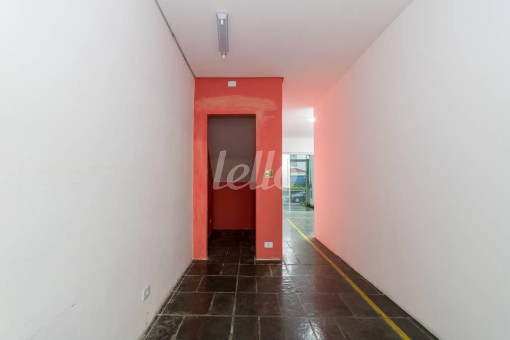 11 CORREDOR de Casa para alugar, sobrado com 151 m², e 2 vagas em Vila Pompeia - São Paulo