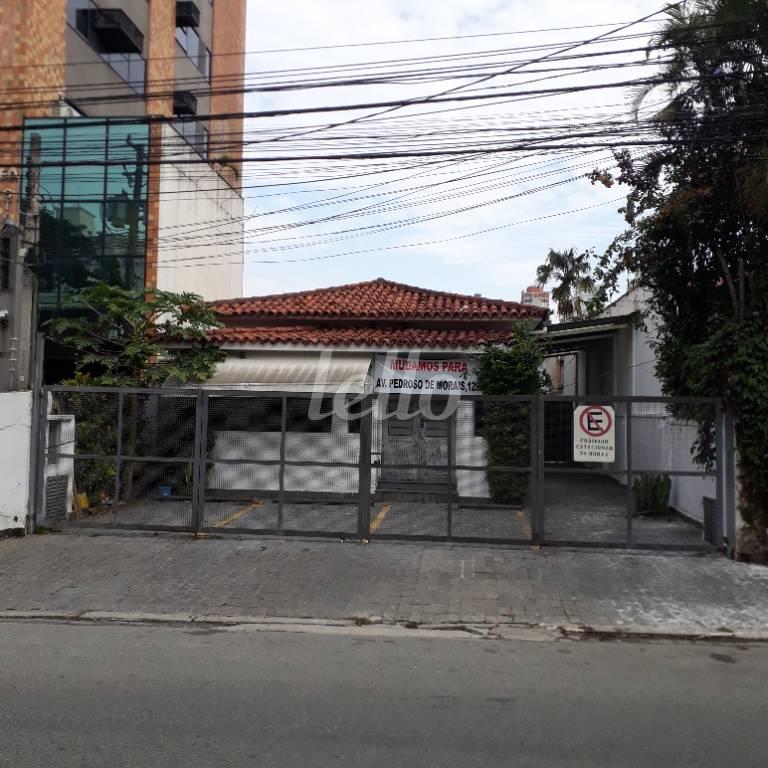 FACHADA FRONTAL de Casa para alugar, térrea com 250 m², e 7 vagas em Pinheiros - São Paulo