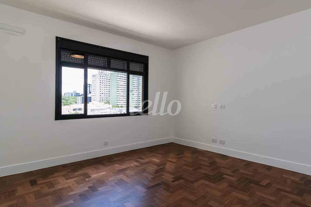 DORMITÓRIO de Apartamento à venda, Padrão com 212 m², 3 quartos e 1 vaga em Consolação - São Paulo