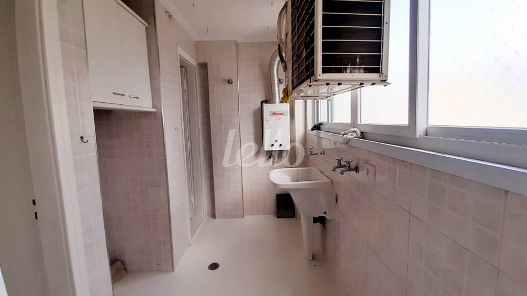 AREA SERVIÇO de Apartamento para alugar, Padrão com 104 m², 3 quartos e 2 vagas em Jardim Paulista - São Paulo