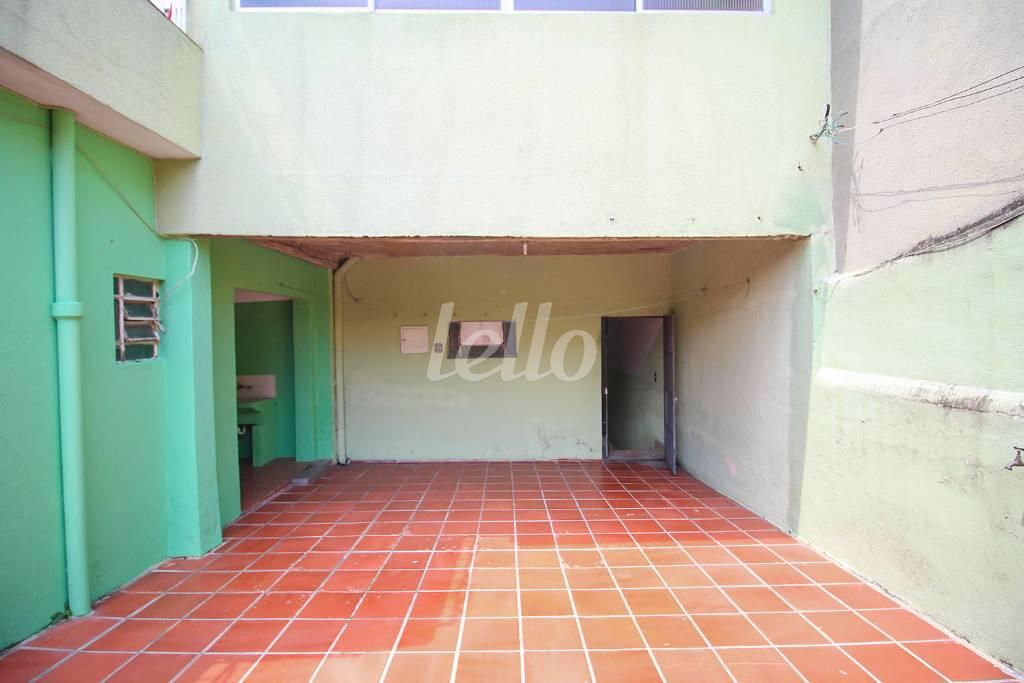 ÁREA EXTERNA de Casa para alugar, de vila - térrea com 50 m², 1 quarto e em Vila Darli - São Paulo