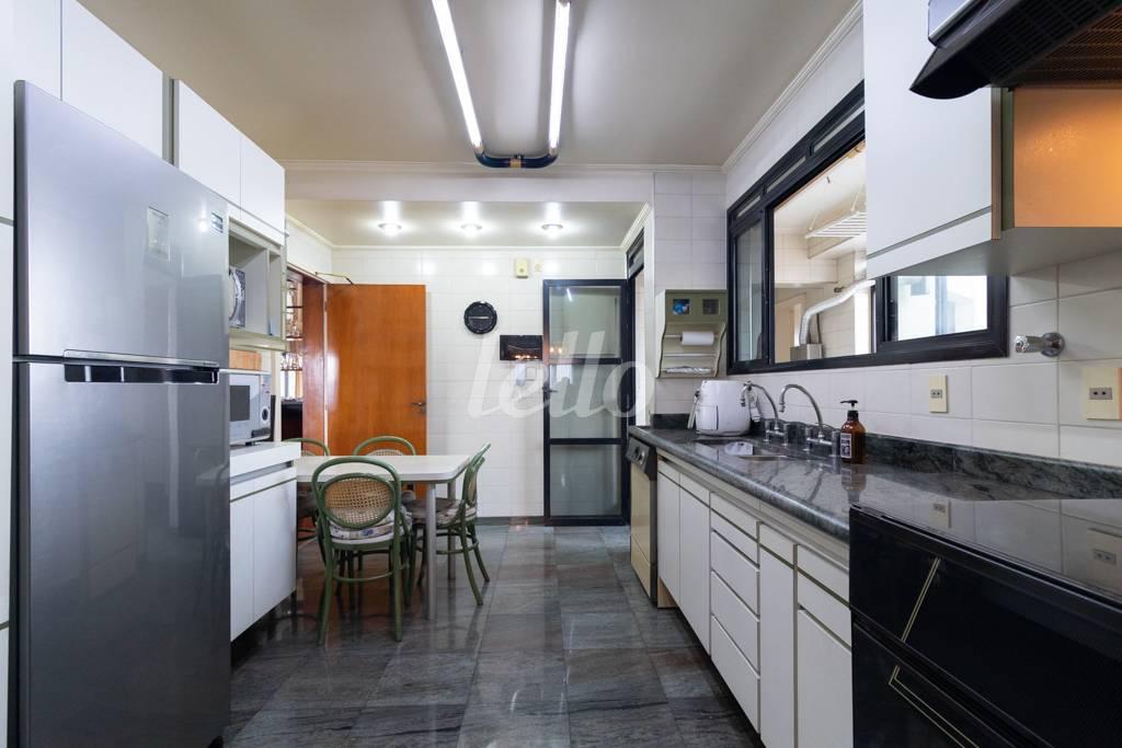 COZINHA de Apartamento à venda, Padrão com 235 m², 4 quartos e 4 vagas em Penha de França - São Paulo