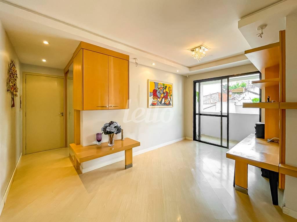SALA de Apartamento à venda, Padrão com 56 m², 2 quartos e 1 vaga em Vila Bertioga - São Paulo
