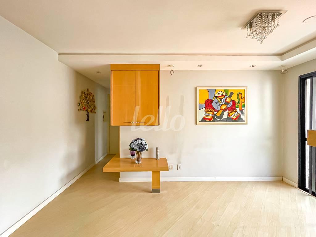 SALA de Apartamento à venda, Padrão com 56 m², 2 quartos e 1 vaga em Vila Bertioga - São Paulo