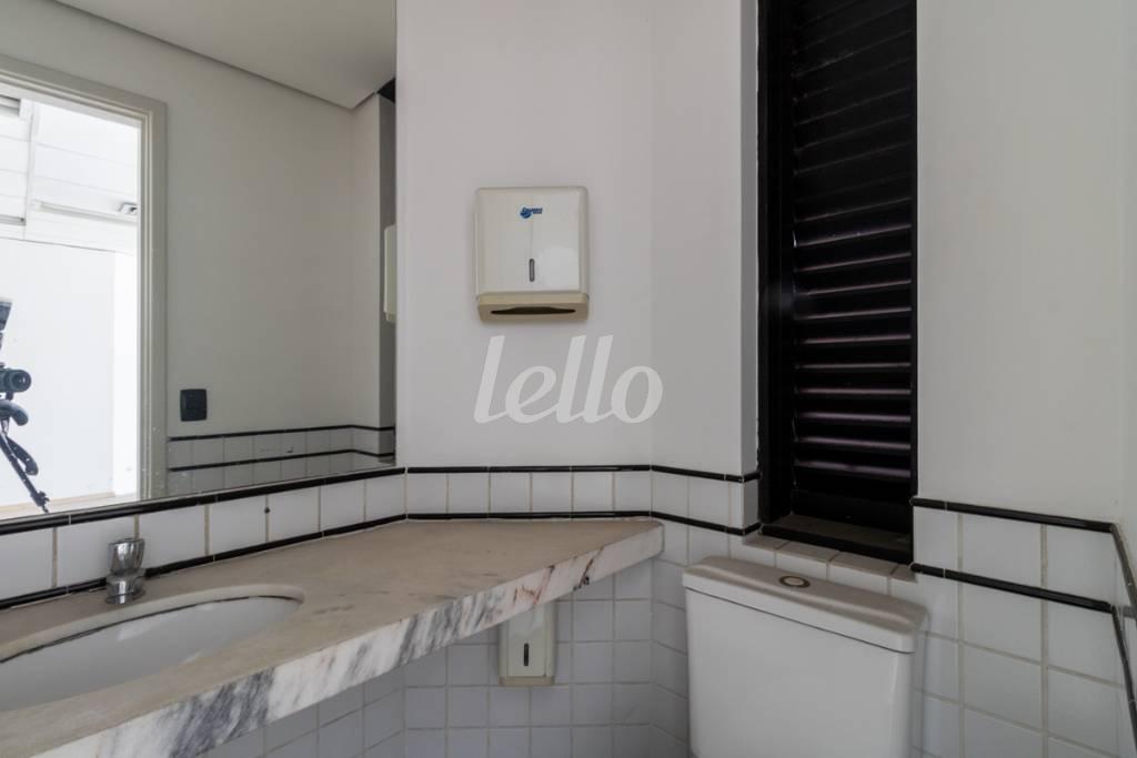 19 BANHEIRO 3 de Sala / Conjunto para alugar, Padrão com 90 m², e 2 vagas em Jardim Paulista - São Paulo