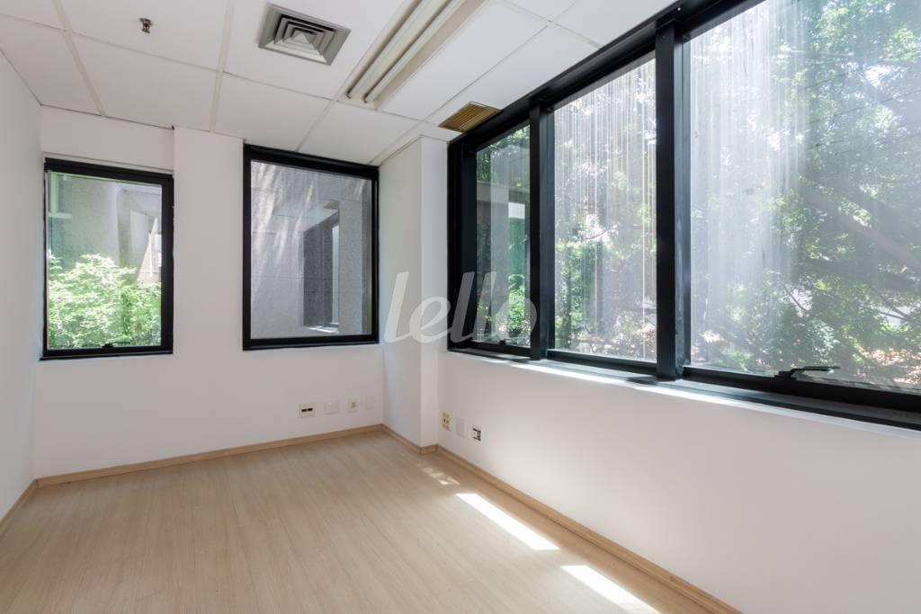 12 SALA 3 de Sala / Conjunto para alugar, Padrão com 90 m², e 2 vagas em Jardim Paulista - São Paulo