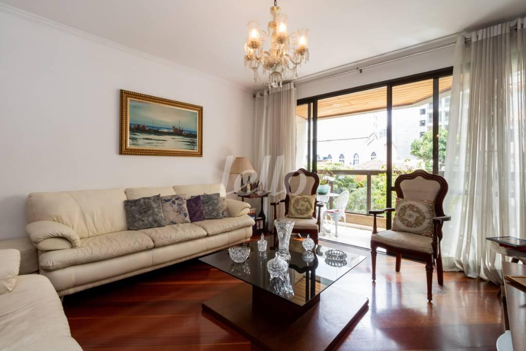SALA de Apartamento à venda, Padrão com 136 m², 3 quartos e 2 vagas em Pinheiros - São Paulo