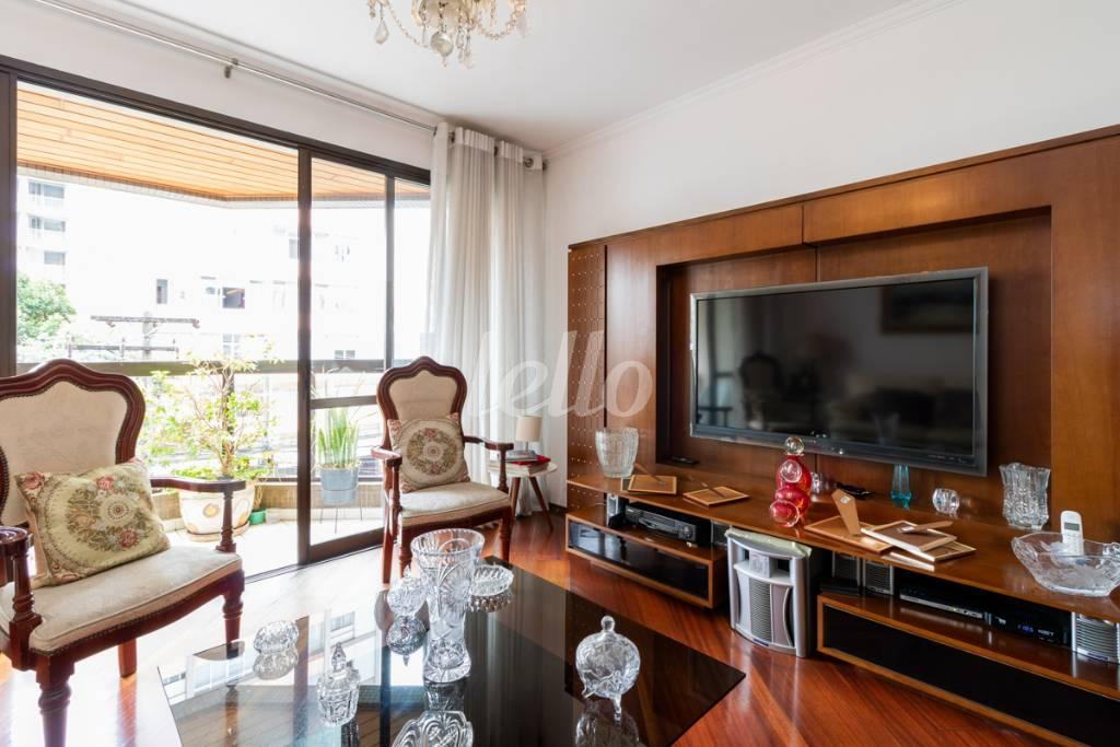SALA de Apartamento à venda, Padrão com 136 m², 3 quartos e 2 vagas em Pinheiros - São Paulo
