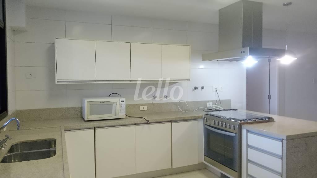 COZINHA de Apartamento para alugar, Padrão com 337 m², 4 quartos e 3 vagas em Santo Amaro - São Paulo