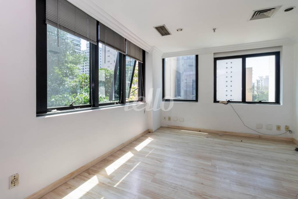 13 SALA 4 de Sala / Conjunto para alugar, Padrão com 90 m², e 2 vagas em Jardim Paulista - São Paulo