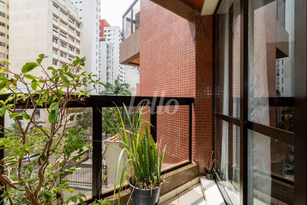 VARANDA de Apartamento à venda, Padrão com 136 m², 3 quartos e 2 vagas em Pinheiros - São Paulo