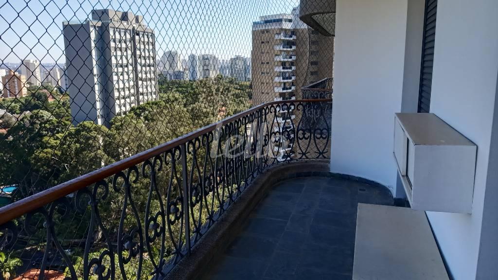 SACADA SUÍTE 4 de Apartamento para alugar, Padrão com 337 m², 4 quartos e 3 vagas em Santo Amaro - São Paulo