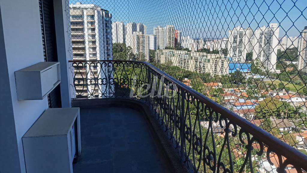 SACADA SUÍTE 3 de Apartamento para alugar, Padrão com 337 m², 4 quartos e 3 vagas em Santo Amaro - São Paulo