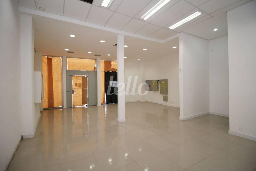 TÉRREO de Loja para alugar, Padrão com 437 m², e em Sé - São Paulo