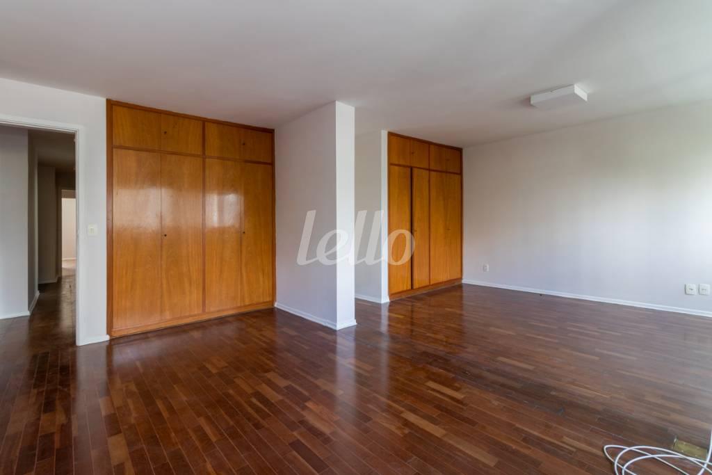 SUITE de Apartamento para alugar, Padrão com 257 m², 4 quartos e 3 vagas em Jardim Paulista - São Paulo