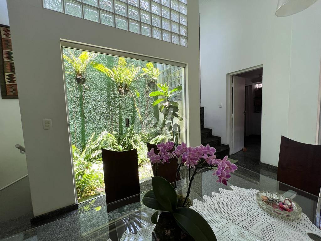 JARDIM DE INVERNO de Casa à venda, sobrado com 411 m², 3 quartos e 4 vagas em Bela Vista - São Paulo