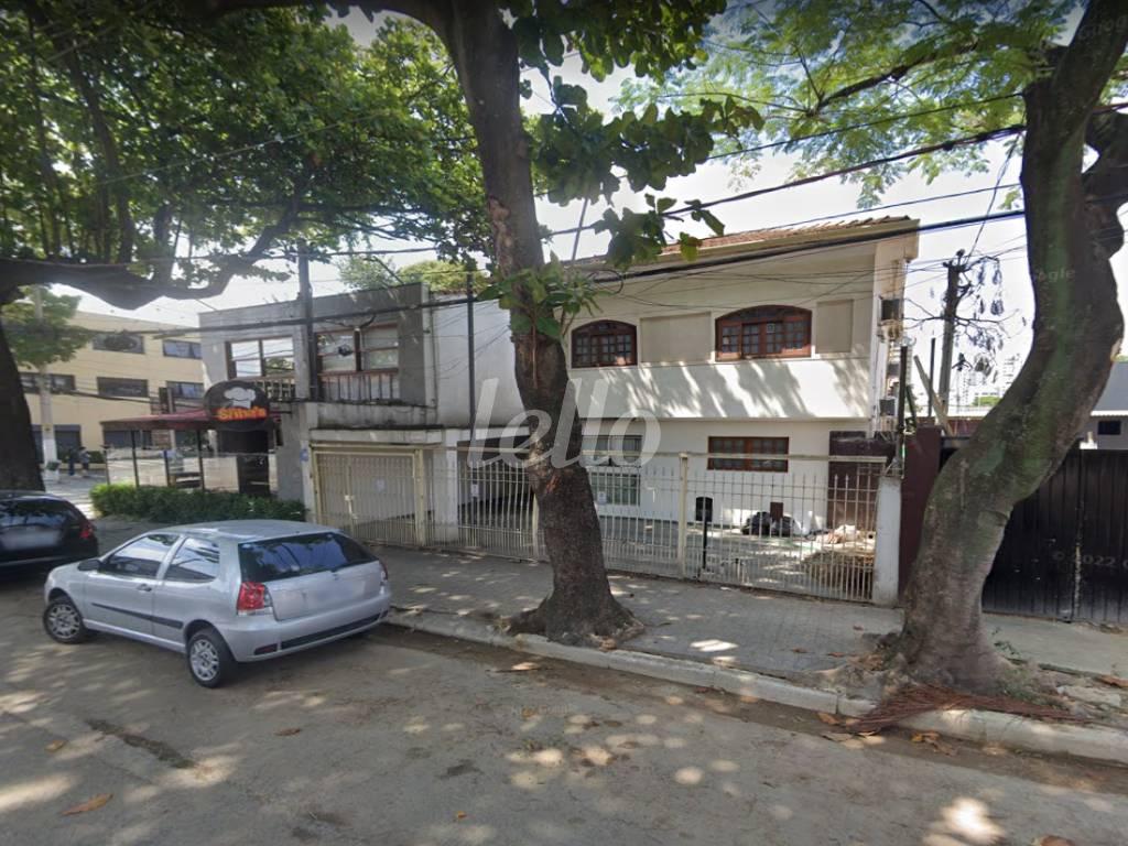 FACHADA de Casa para alugar, sobrado com 350 m², e 4 vagas em Indianópolis - São Paulo