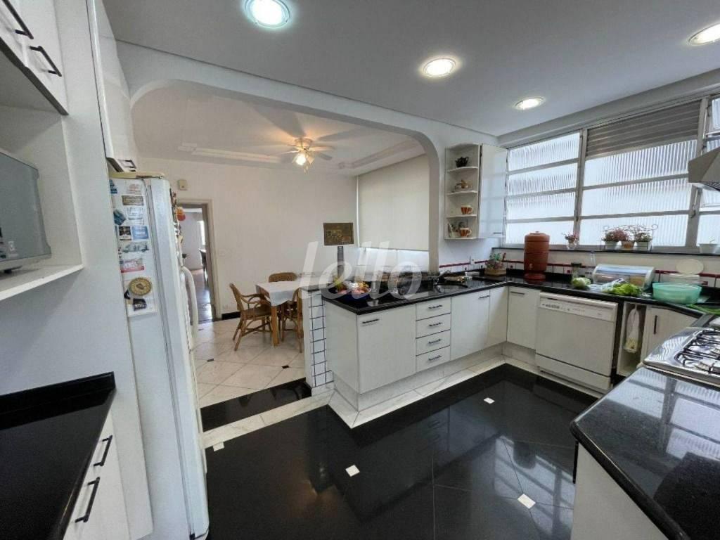 COZINHA / SALA DE JANTAR de Apartamento para alugar, Padrão com 290 m², 3 quartos e 2 vagas em Higienópolis - São Paulo
