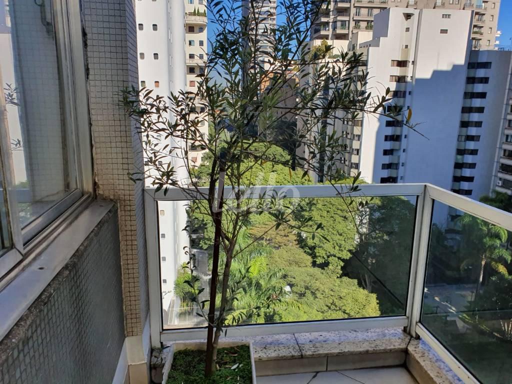 VARANDA de Apartamento à venda, Padrão com 126 m², 1 quarto e 1 vaga em Jardins - São Paulo