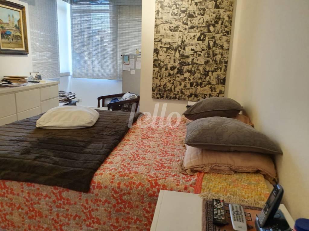 DORMITÓRIO de Apartamento à venda, Padrão com 126 m², 1 quarto e 1 vaga em Jardins - São Paulo