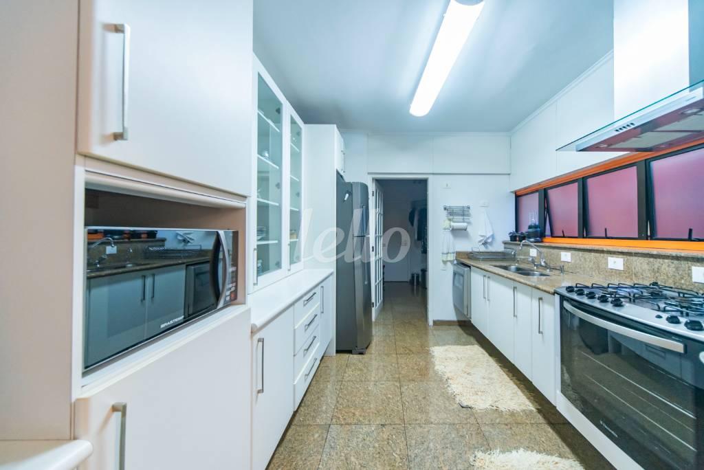 COZINHA de Apartamento à venda, Padrão com 180 m², 3 quartos e 2 vagas em Jardim - Santo André