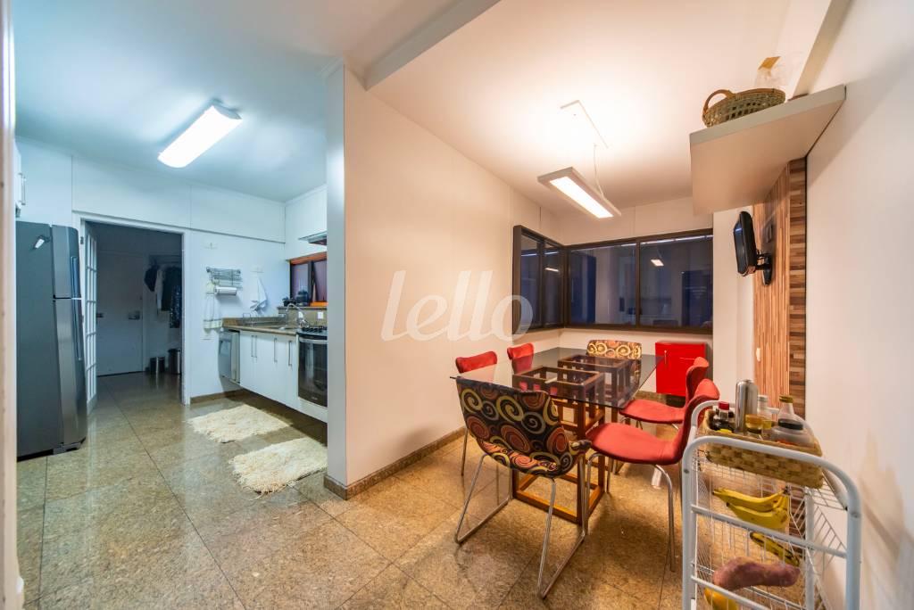 COPA de Apartamento à venda, Padrão com 180 m², 3 quartos e 2 vagas em Jardim - Santo André