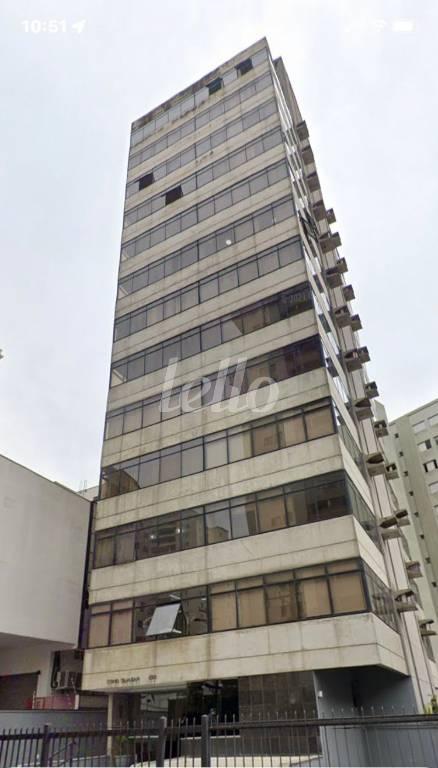 VISTA DO PRÉDIO de Sala / Conjunto à venda, Padrão com 32 m², e 1 vaga em Parque Imperial - São Paulo