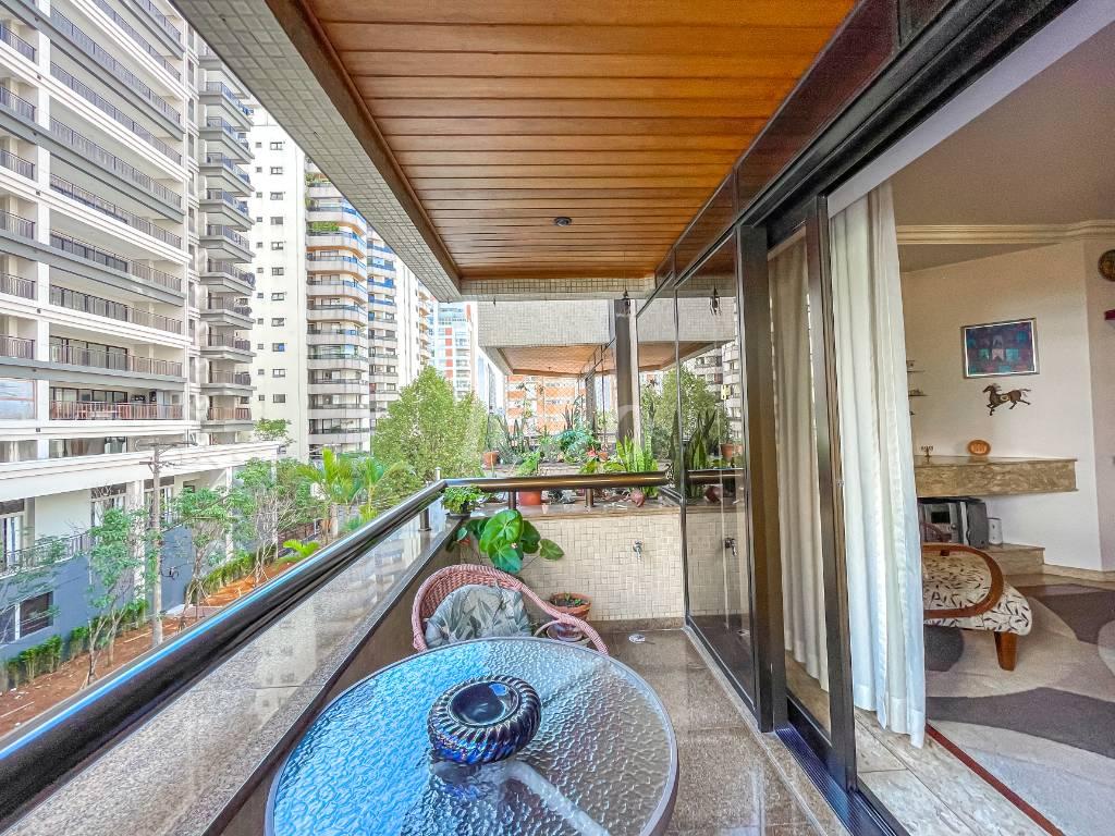 VARANDA de Apartamento à venda, Padrão com 184 m², 4 quartos e 3 vagas em Perdizes - São Paulo