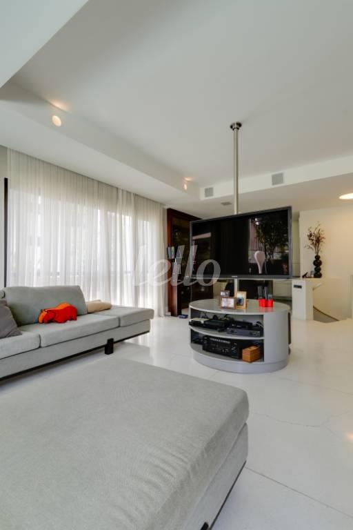 SALA de Apartamento à venda, cobertura - Padrão com 240 m², 2 quartos e 2 vagas em Vila Uberabinha - São Paulo